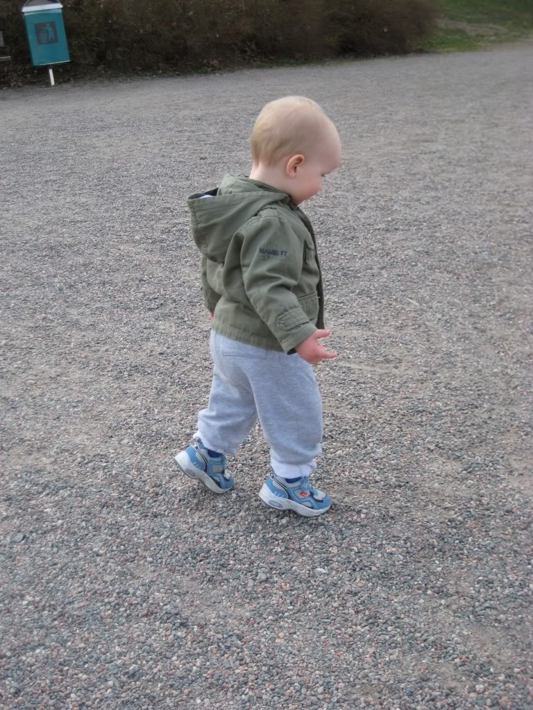 baby walking on tiptoes